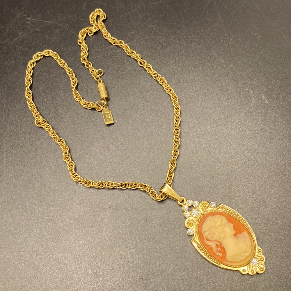 1928 Cameo on Choker Chain